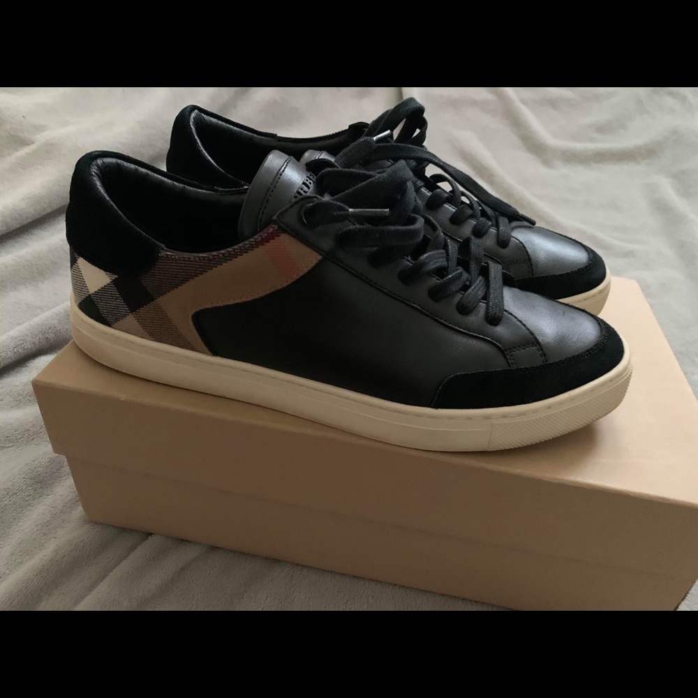 Burberry Shoes Size 42 =9, I wear a 10 and can fit